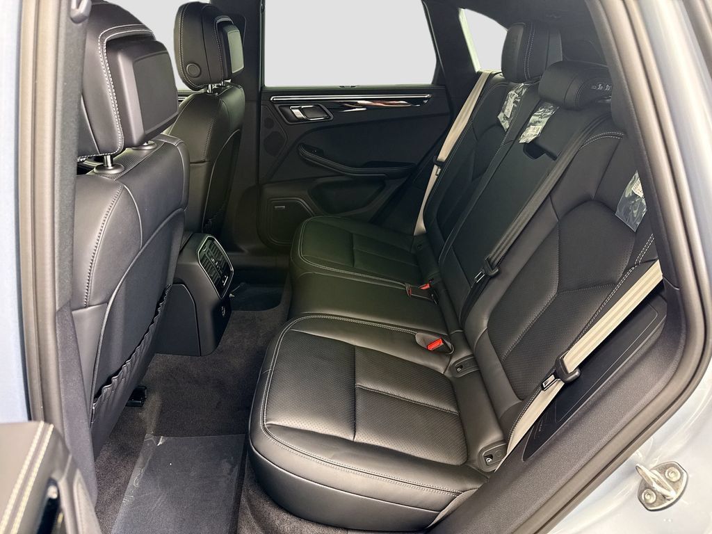 Used 2026 Porsche Macan AWD/4WD image 19