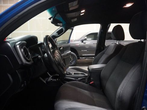 Used 2016 Toyota Tacoma TRD Sport image 5