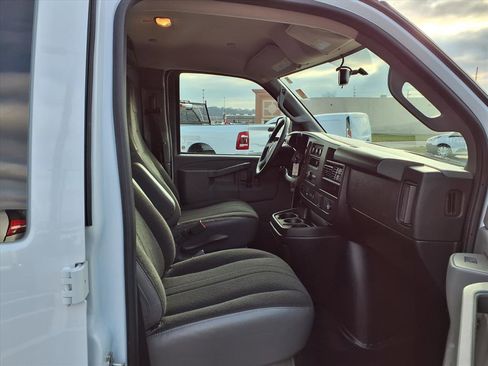 Used 2024 GMC Savana 2500 w/ Driver Convenience Package image 19