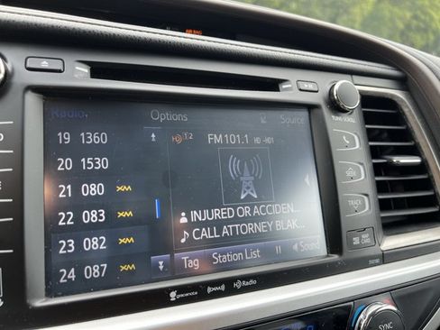 Used 2018 Toyota Highlander Limited AWD/4WD image 13