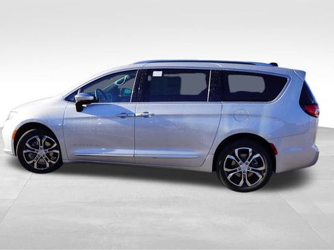 New 2026 Chrysler Pacifica Pinnacle image 6