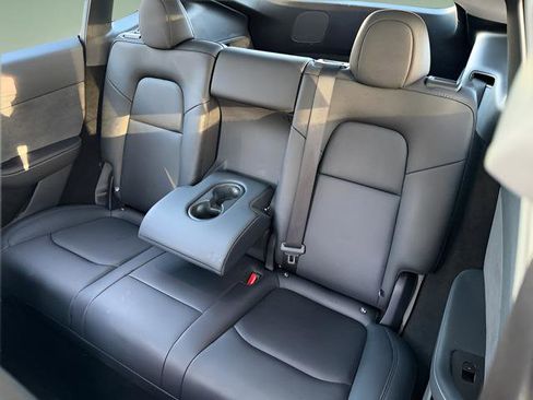 Used 2025 Tesla Model Y Long Range image 41