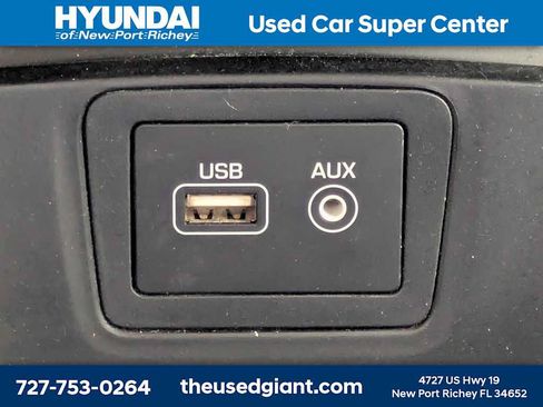 Used 2017 Hyundai Santa Fe Sport FWD image 27