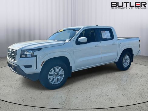 Used 2022 Nissan Frontier SV w/ Technology Package RWD image 2