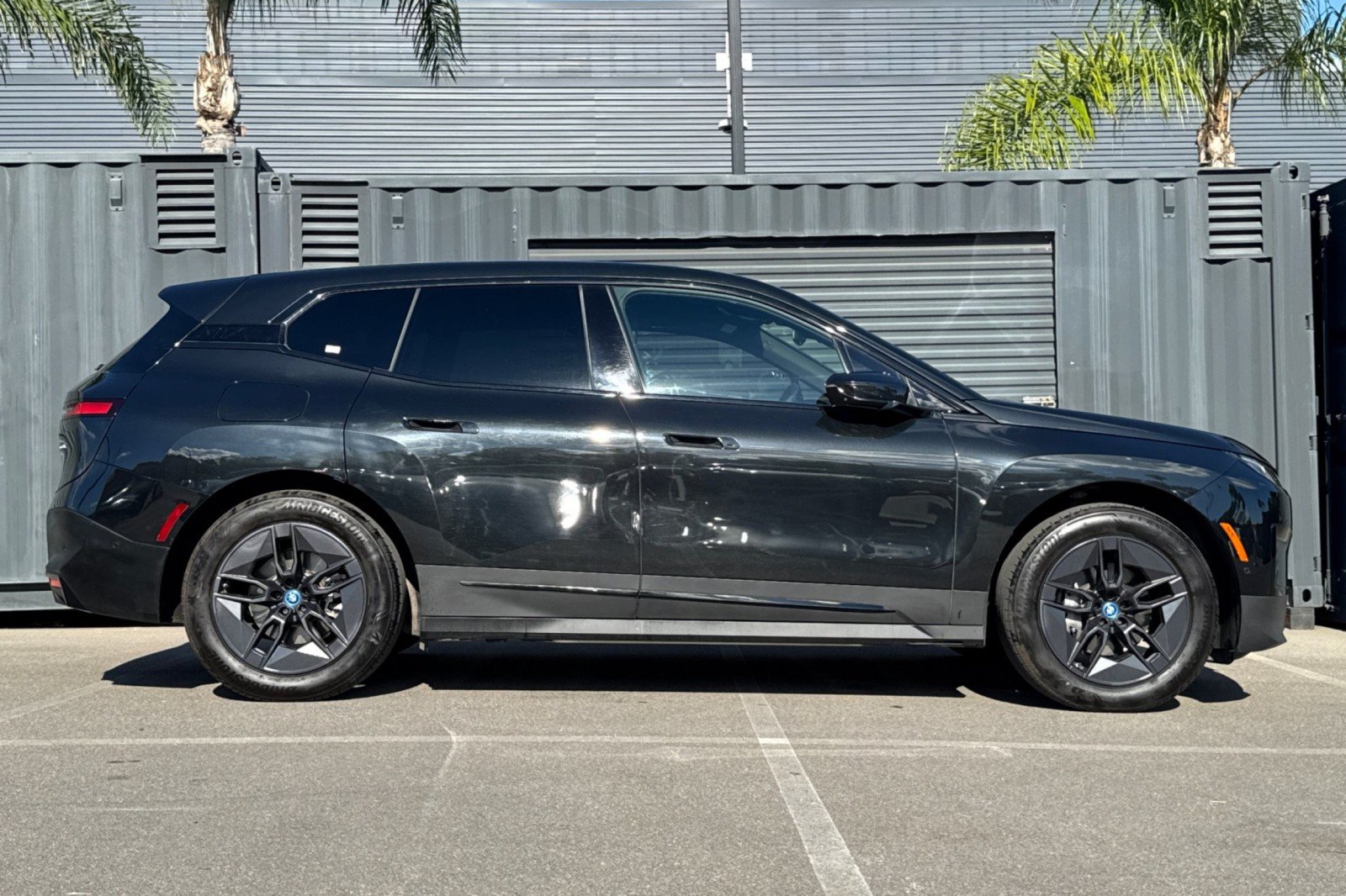 Used 2025 BMW iX xDrive50 AWD/4WD image 9