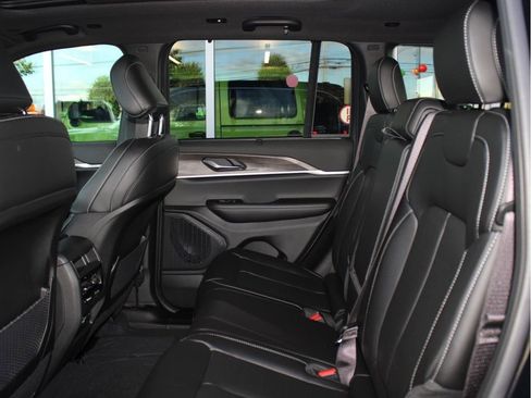 New 2025 Jeep Grand Cherokee Limited w/ Luxury Tech Group II image 26