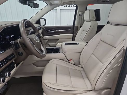 Used 2024 GMC Yukon Denali w/ Advanced Technology Package AWD/4WD image 9