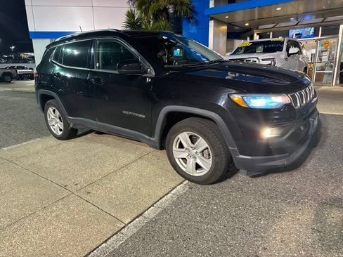 Used 2022 Jeep Compass Latitude AWD/4WD image 2