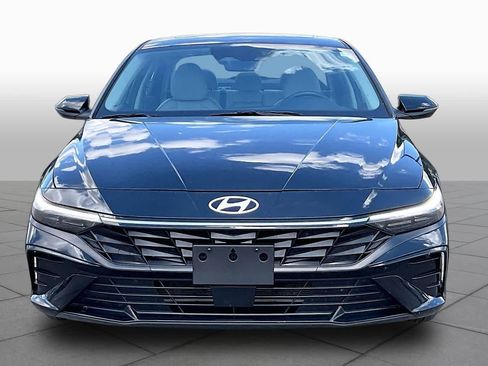 Used 2025 Hyundai Elantra Limited FWD image 4