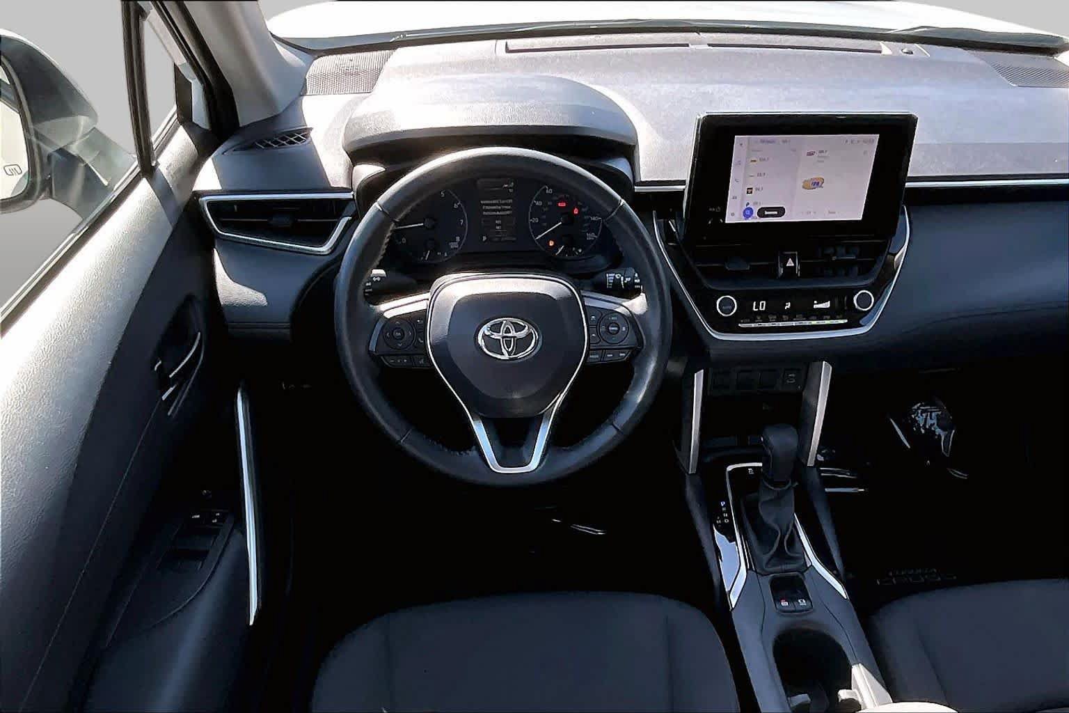 Used 2024 Toyota Corolla Cross LE FWD image 6