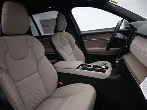 New 2026 Volvo XC90 B6 Plus w/ Protection Package Premier image 36