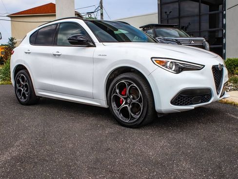 Used 2023 Alfa Romeo Stelvio Veloce AWD/4WD image 3