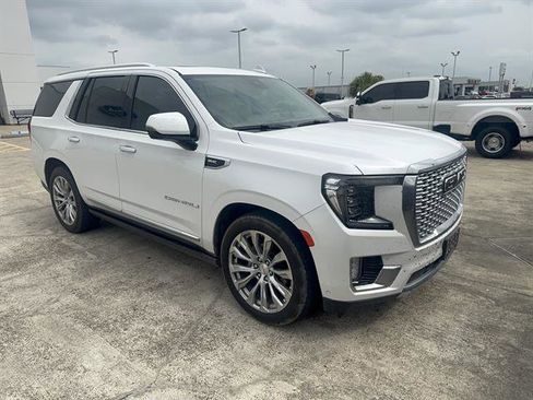 Used 2024 GMC Yukon Denali w/ Denali Reserve Package RWD image 3