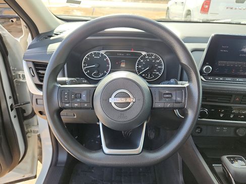 Used 2024 Nissan Rogue S image 17