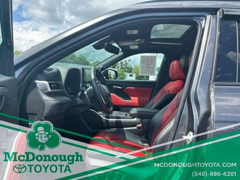 Used 2022 Toyota Highlander XSE AWD/4WD image 14