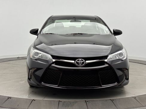 Used 2015 Toyota Camry XSE image 2