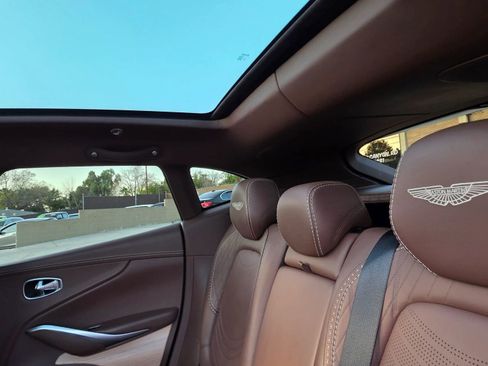 Used 2022 Aston Martin DBX image 23