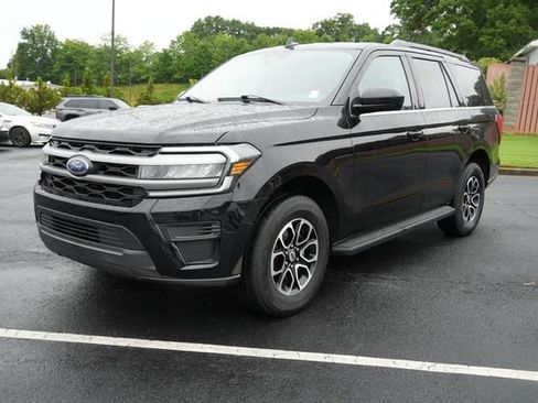 Used 2024 Ford Expedition XLT AWD/4WD image 3