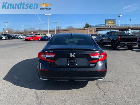 Used 2019 Honda Accord Touring image 6