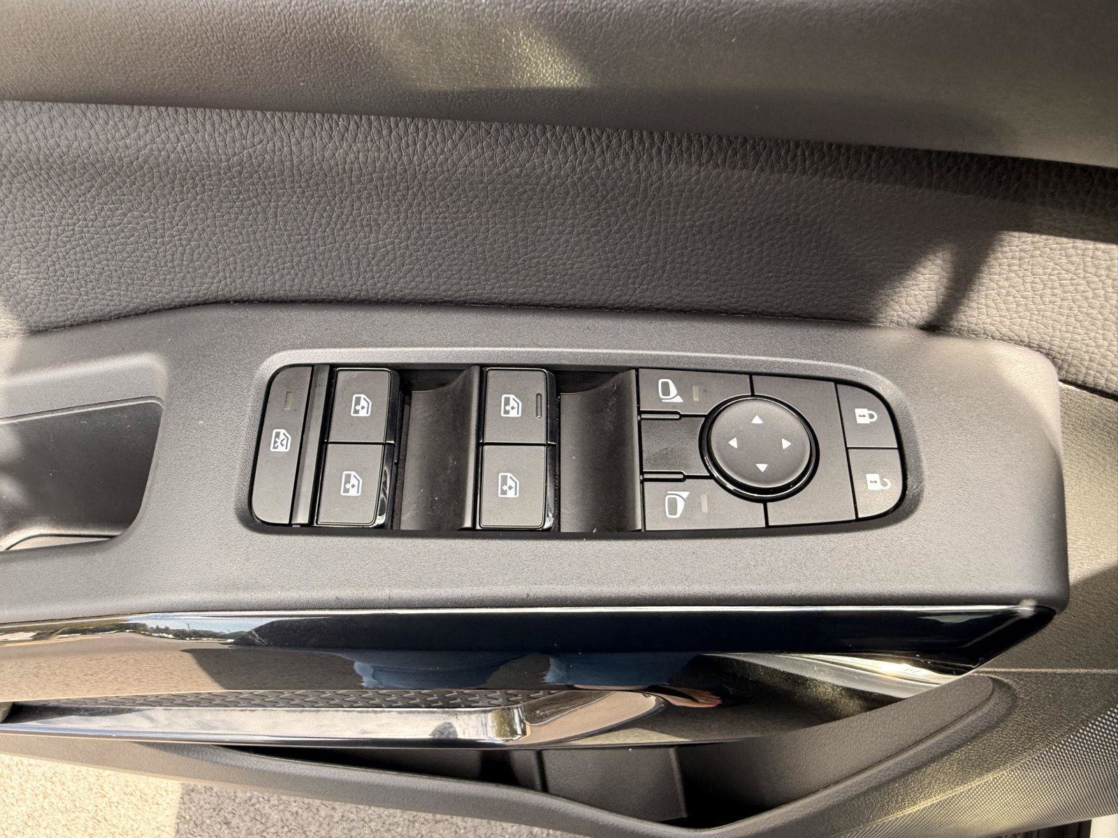 Used 2024 Nissan Pathfinder SV w/ SV Premium Package AWD/4WD image 13