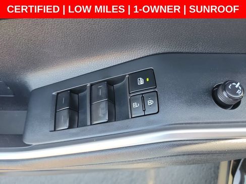 Used 2024 Toyota Highlander XLE FWD image 25