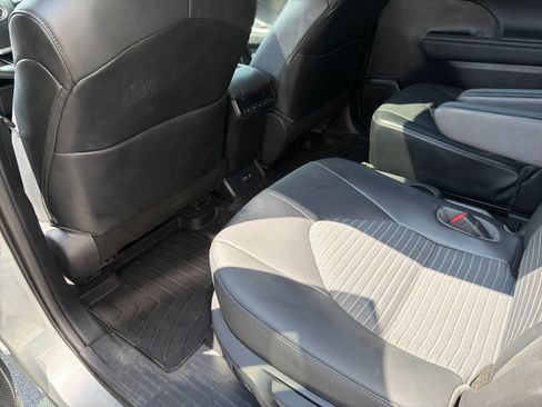 Used 2021 Toyota Highlander XSE AWD/4WD image 14