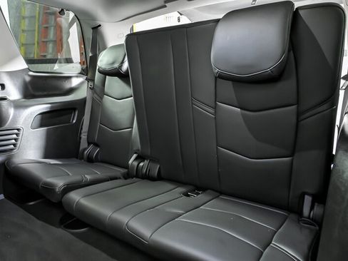 Used 2019 Cadillac Escalade Luxury AWD/4WD image 13