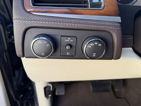 Used 2011 Cadillac Escalade Platinum image 36