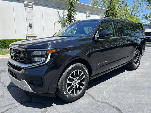 Used 2025 Ford Expedition Max Platinum AWD/4WD image 3