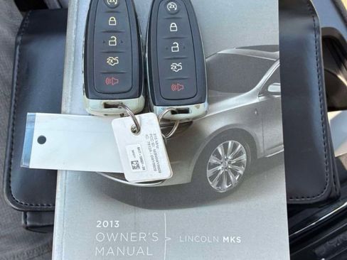 Used 2013 Lincoln MKS FWD image 5