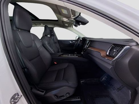 Certified 2023 Volvo XC60 B5 Plus AWD/4WD image 28