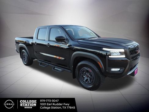 Used 2025 Nissan Frontier PRO-4X image 3