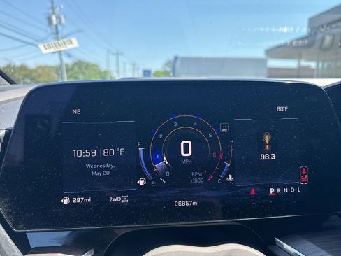 Used 2025 Chevrolet Suburban Z71 AWD/4WD image 12