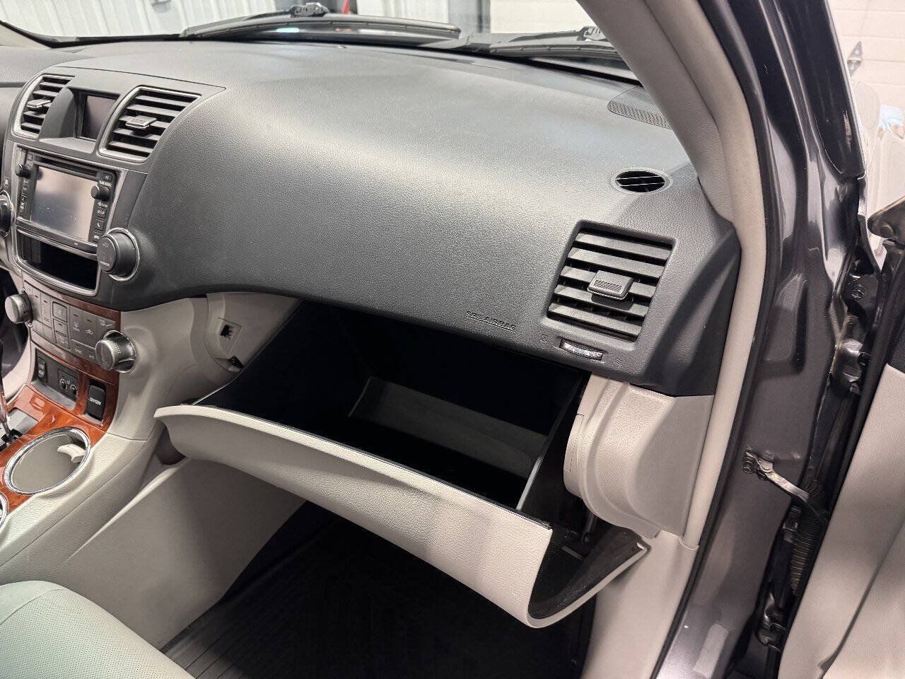 Used 2013 Toyota Highlander Limited AWD/4WD image 18