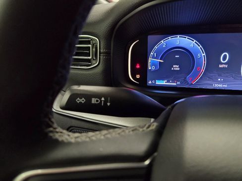 Used 2025 Jeep Wagoneer L Series II w/ 8-pass Seating Package image 23