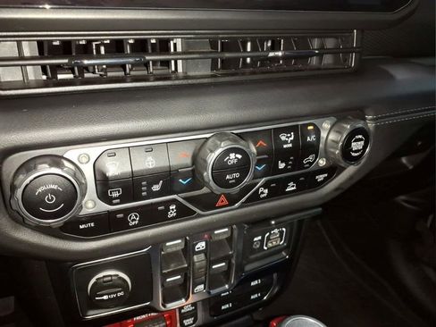 Used 2024 Jeep Wrangler Unlimited Rubicon w/ Safety Group AWD/4WD image 9