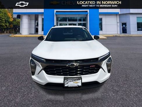 Used 2024 Chevrolet Trax RS FWD image 2