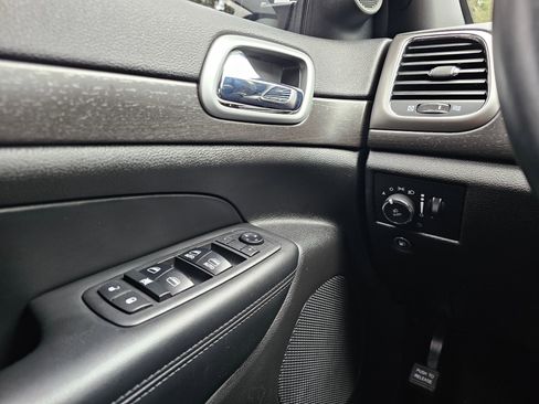 Used 2018 Jeep Grand Cherokee Altitude image 26