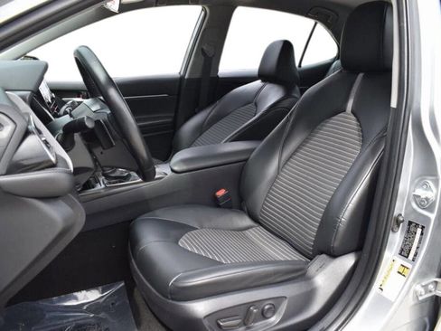 Used 2023 Toyota Camry SE image 12