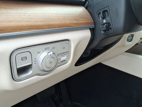 Used 2022 Mercedes-Benz GLS 450 4MATIC image 28
