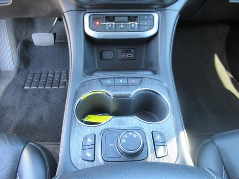 Used 2023 GMC Acadia SLT image 21