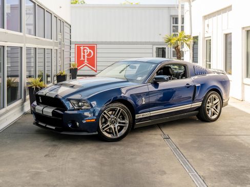 Used 2010 Ford Mustang Shelby GT500 RWD image 2