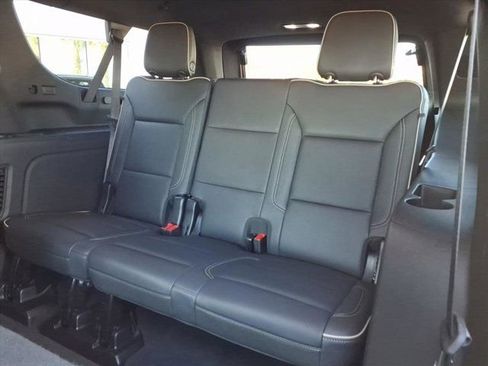 Used 2024 GMC Yukon XL SLT image 18