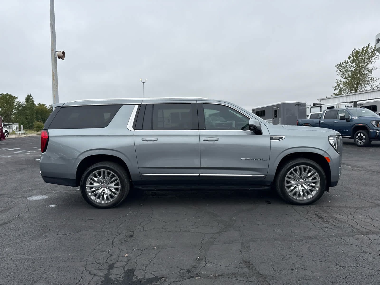 Certified 2023 GMC Yukon XL Denali AWD/4WD image 6