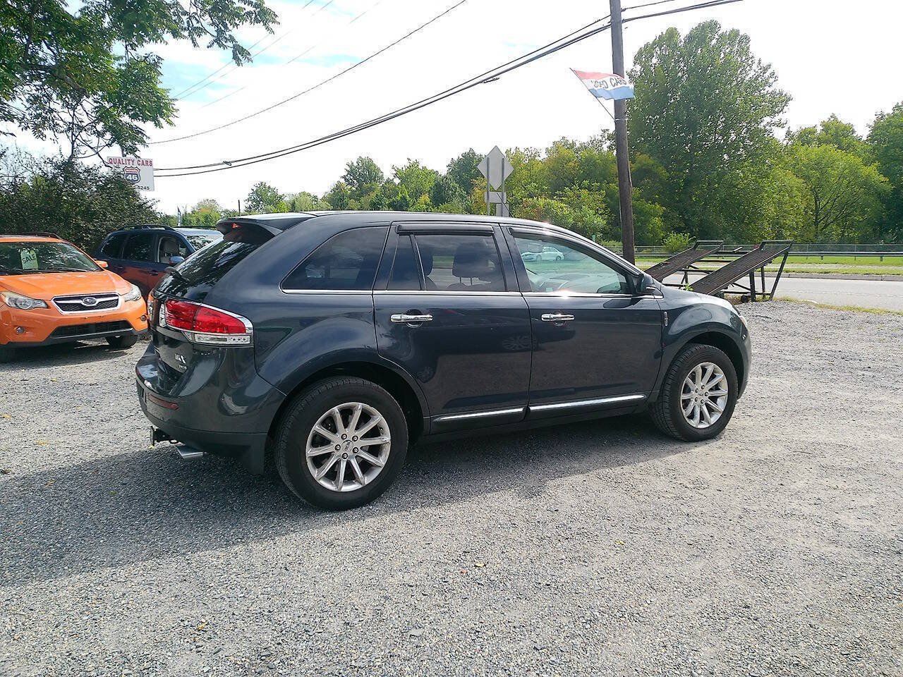 Used 2013 Lincoln MKX AWD image 3