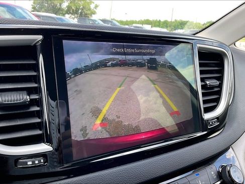 Certified 2023 Chrysler Pacifica Touring-L FWD image 13