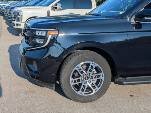 Certified 2025 Ford Expedition Active AWD/4WD image 11