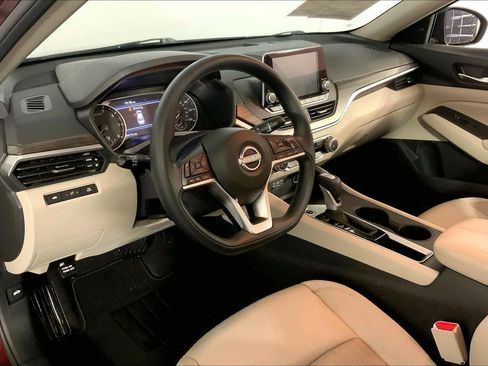 Used 2025 Nissan Altima 2.5 SV image 14