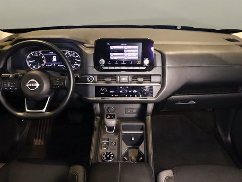 Used 2024 Nissan Pathfinder S image 24