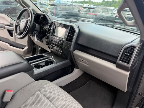 Used 2017 Ford F150 XLT w/ Equipment Group 302A Luxury AWD/4WD image 26